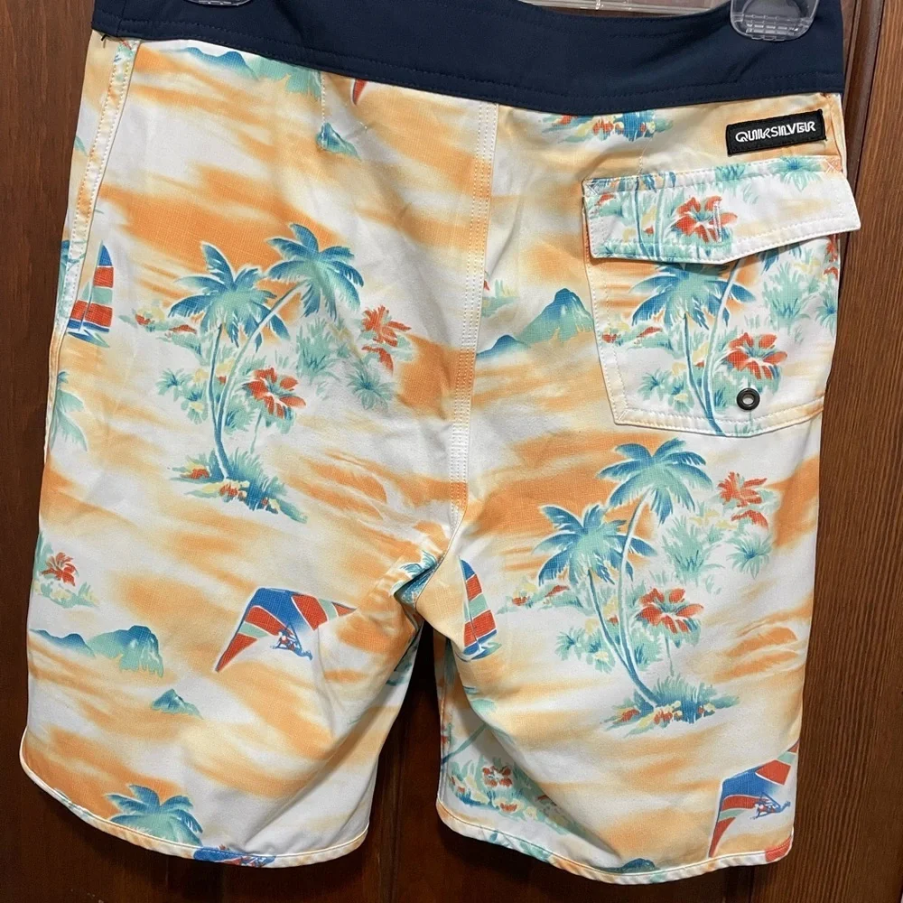 Quick Silver men’s or boys surfsilk Mystic Sessions 19 Bored shorts size 28